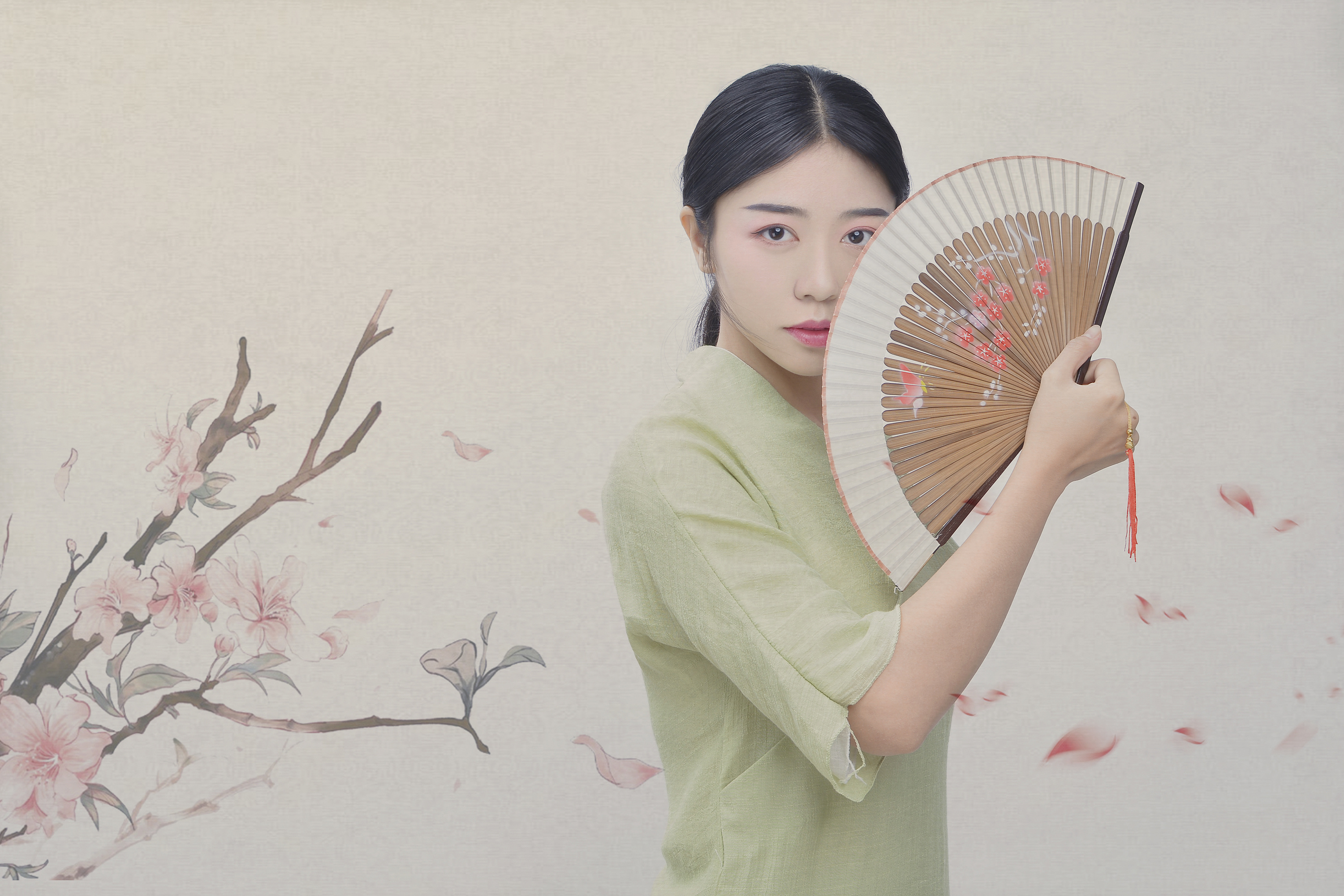 逃出这个繁杂的现代世界,做一回持扇女侠