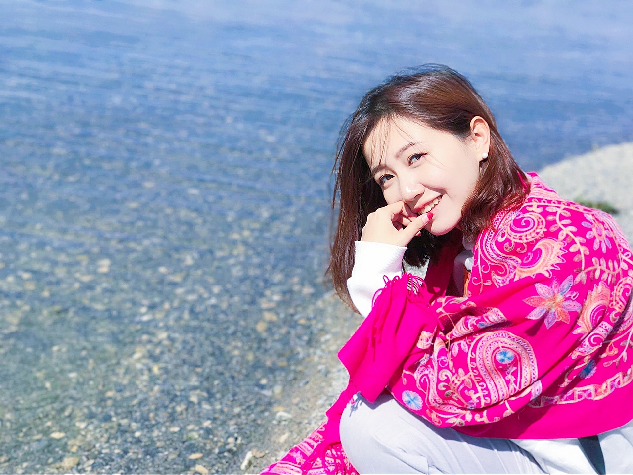 手机人像摄影----新疆伊犁赛里木湖（图ZOTMxNjA3NTY=） - 人像摄影 - 站酷设计师LIU珊原创素材 - 站酷ZCOOL