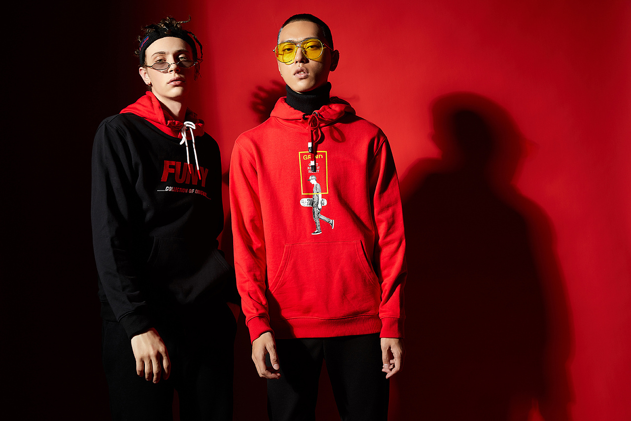 充满阳光的潮酷男孩