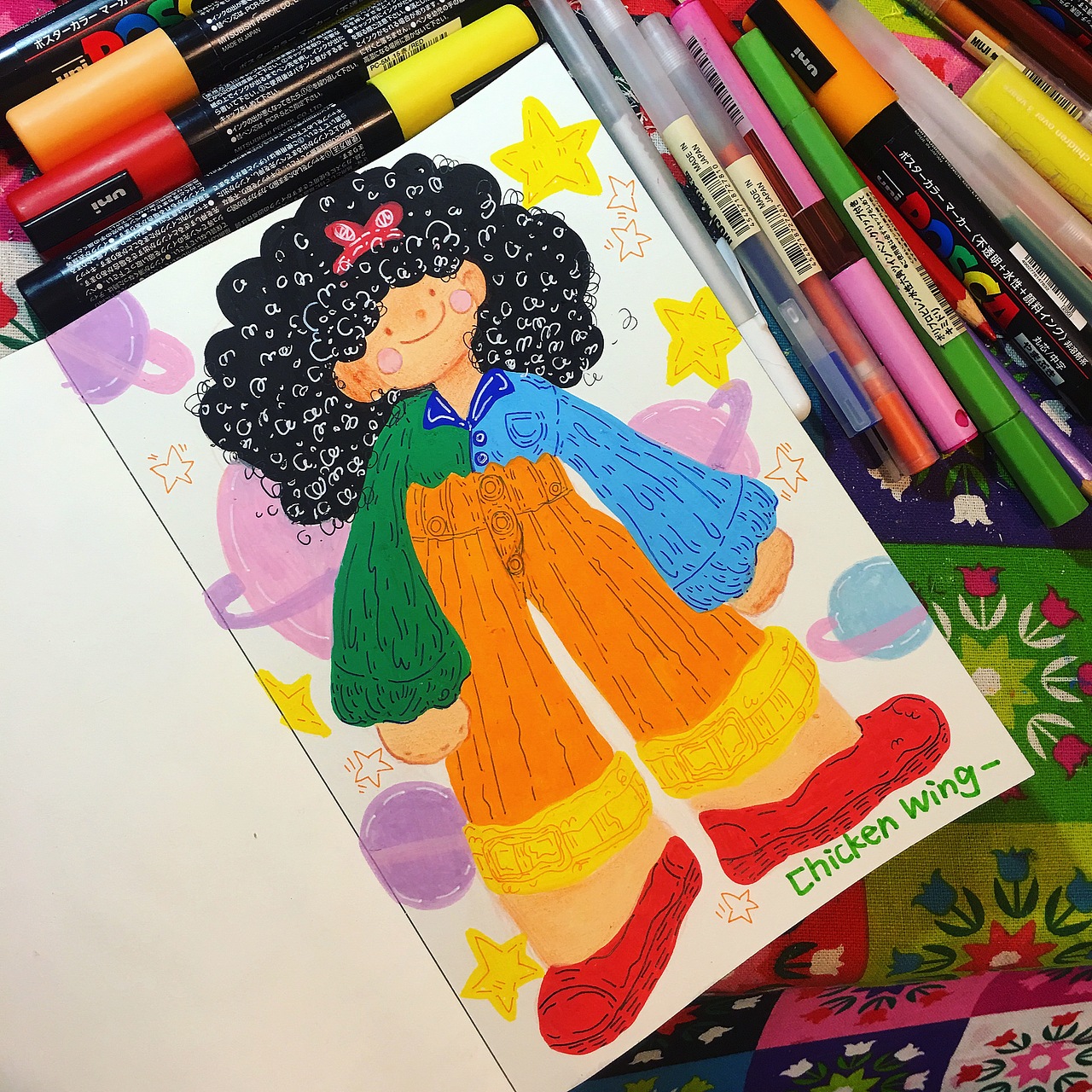 鸡翅笔下的蓬蓬头女孩们——丙烯马克笔儿童装饰插画