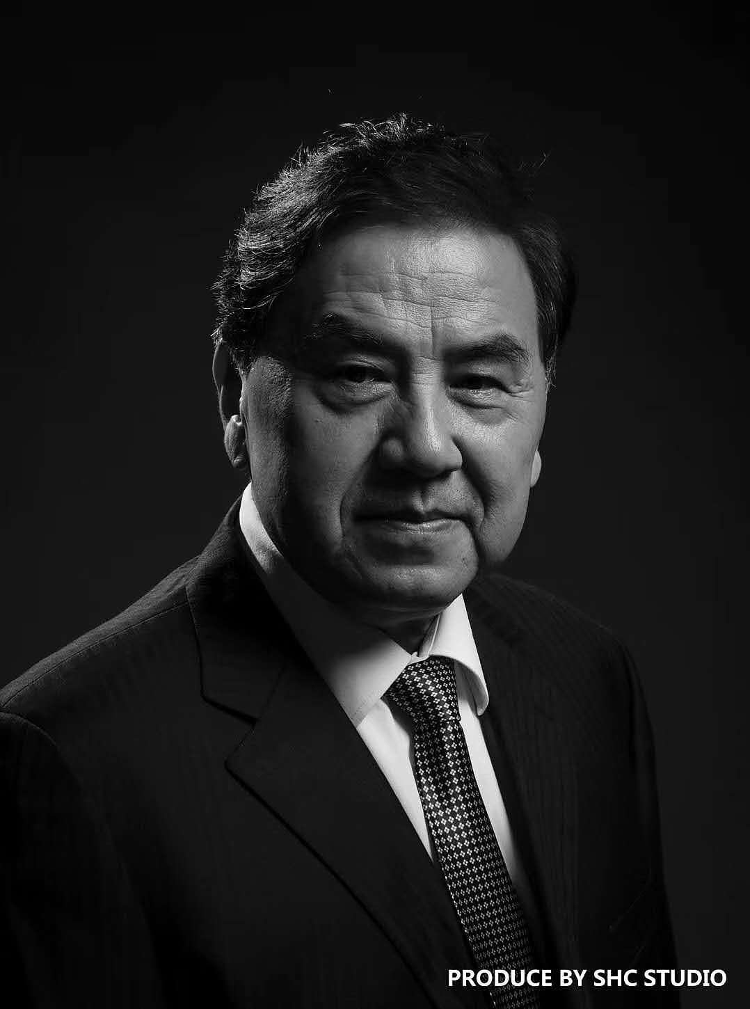 人 物 丨 张小纲