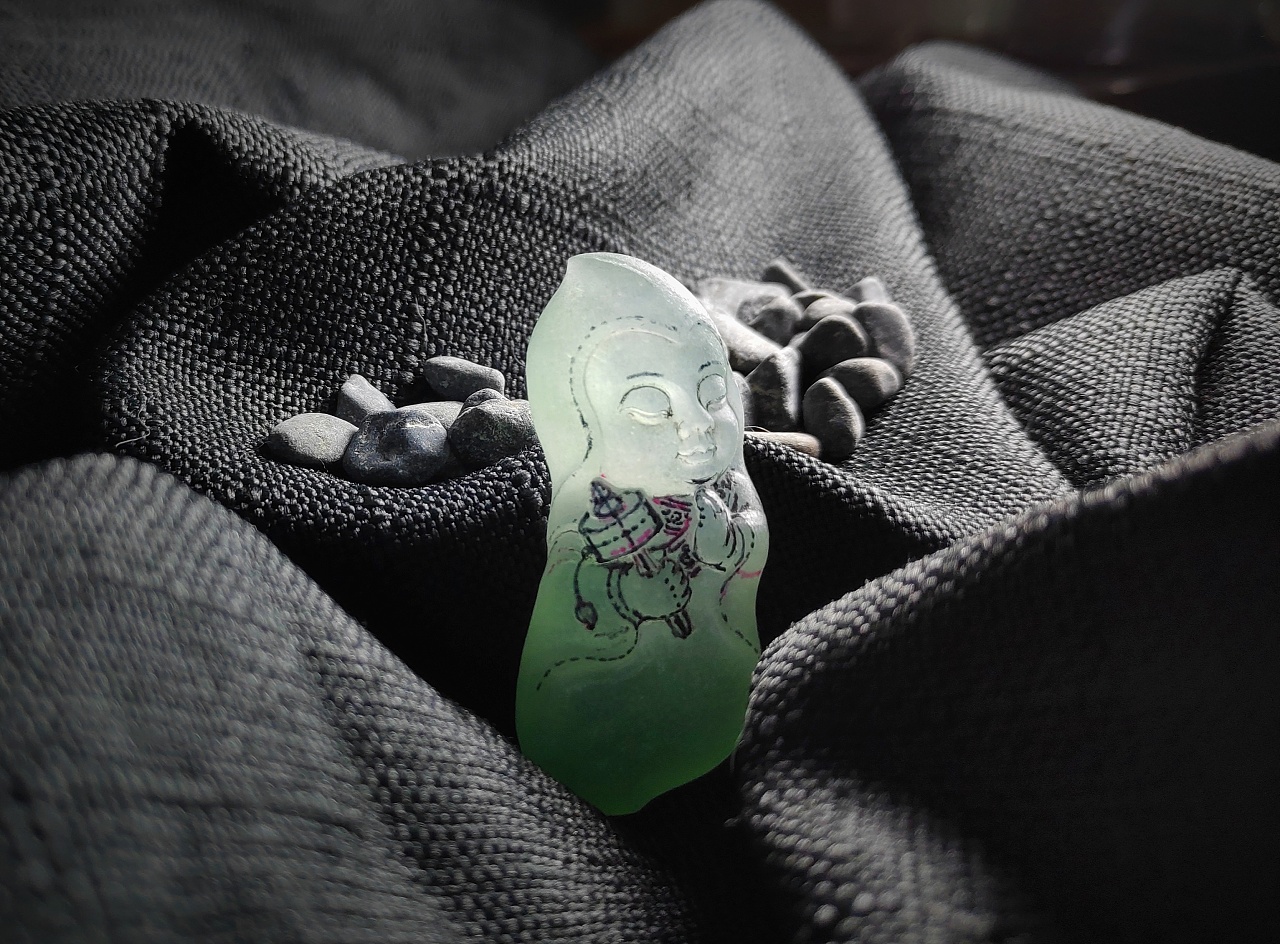 翡翠雕刻作品转世灵童