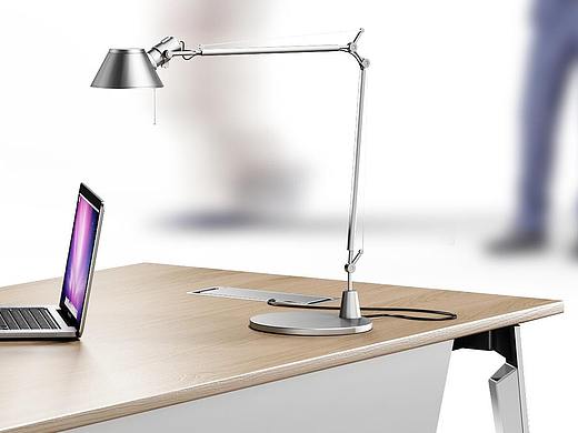 一组简单的作品，光和产品的表现