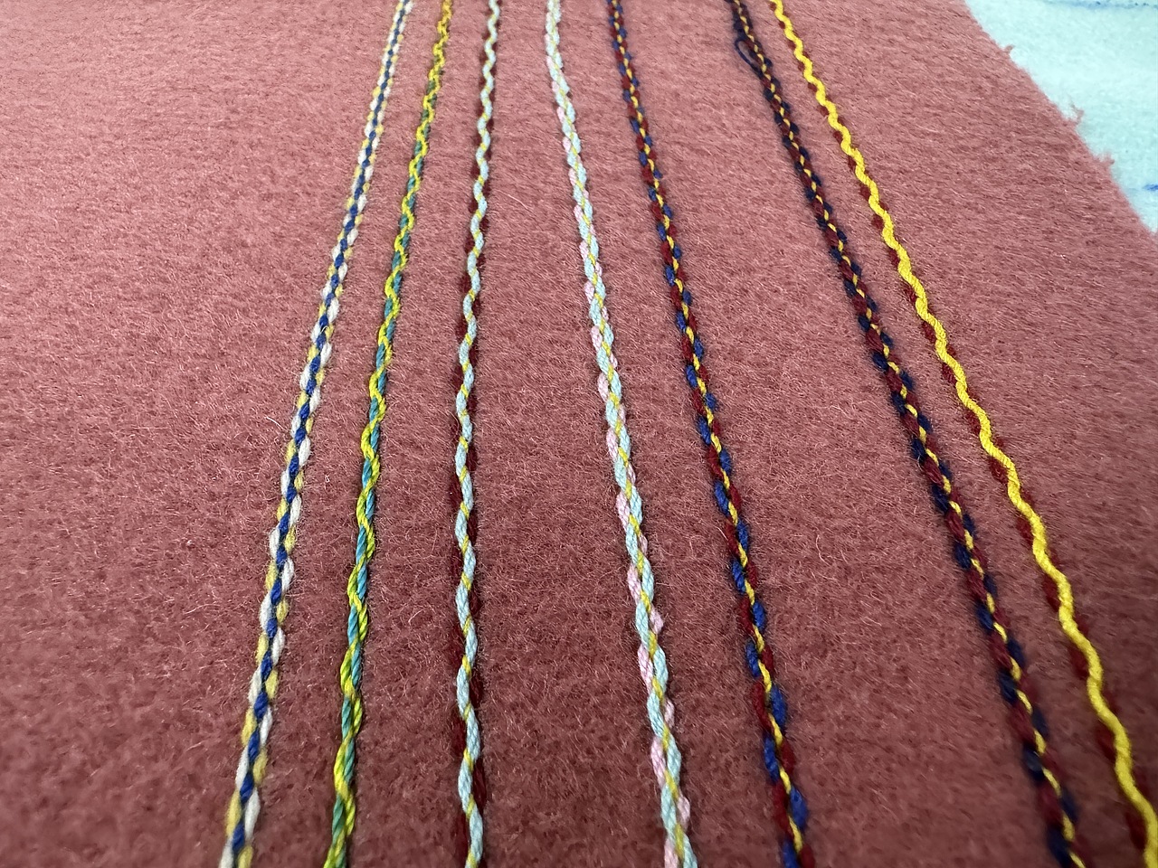 双色绳仔绣特种绣花工艺