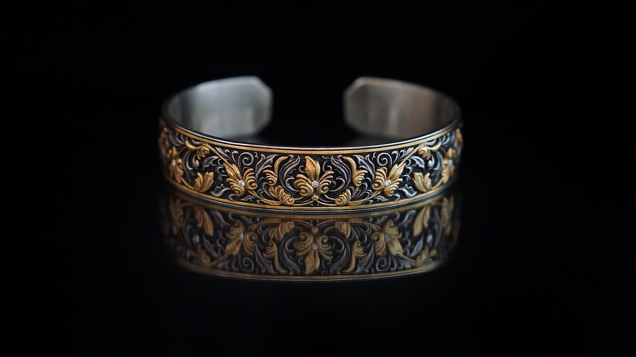 【手工雕刻唐草花纹纯银手镯】 