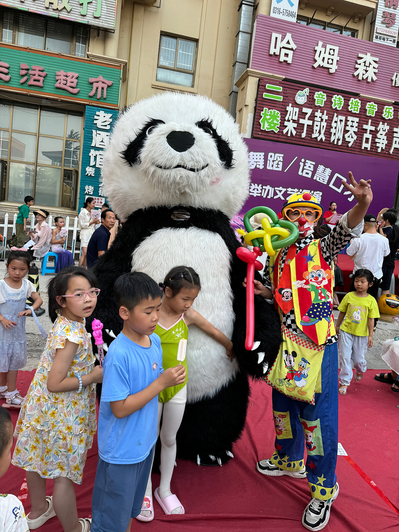 燕郊卡通人物 功夫熊猫 活动暖场（图ZMzcxMDk2MDI0） - 其他 - 站酷设计师老北京铜人和小丑原创素材 - 站酷ZCOOL