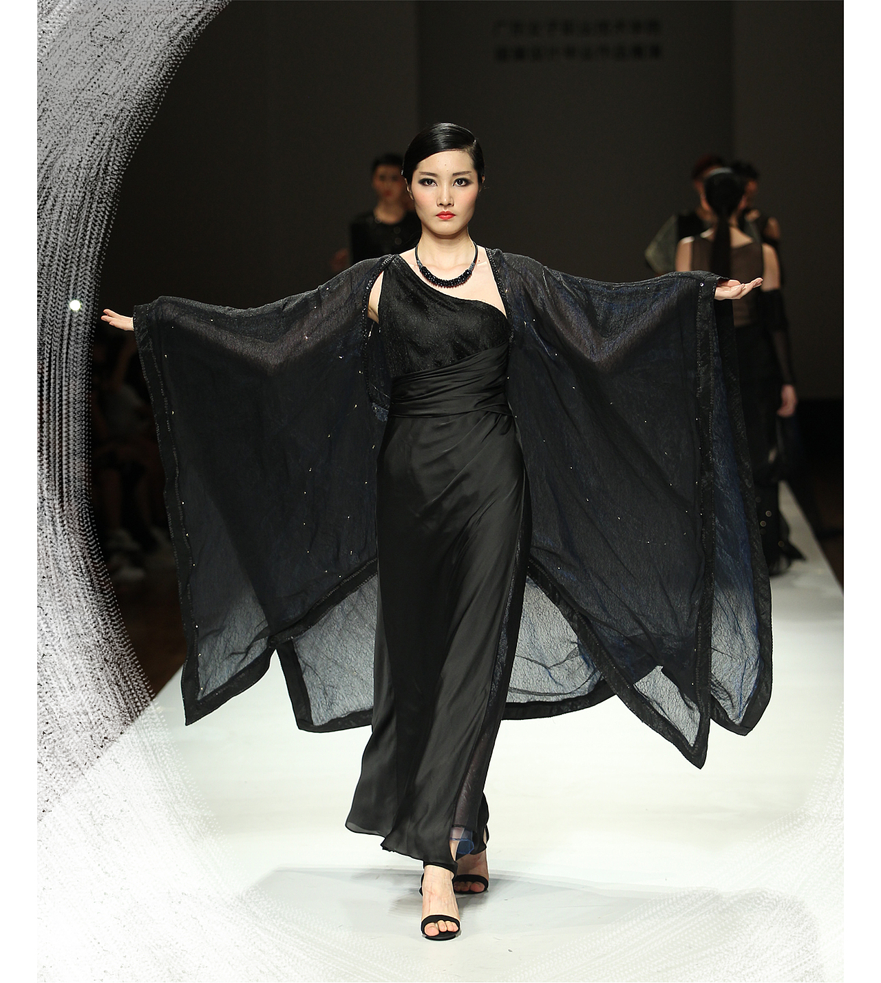 2016年广东省大学生时装周优秀毕业设计大赛-{奕心}