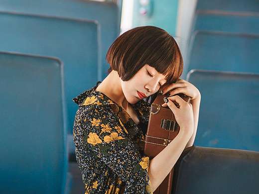 低头—摄影（个人主页-ZMjAzMjcyNDQ=） - 其他摄影 - 站酷设计师胡胡挖泥原创素材 - 站酷ZCOOL