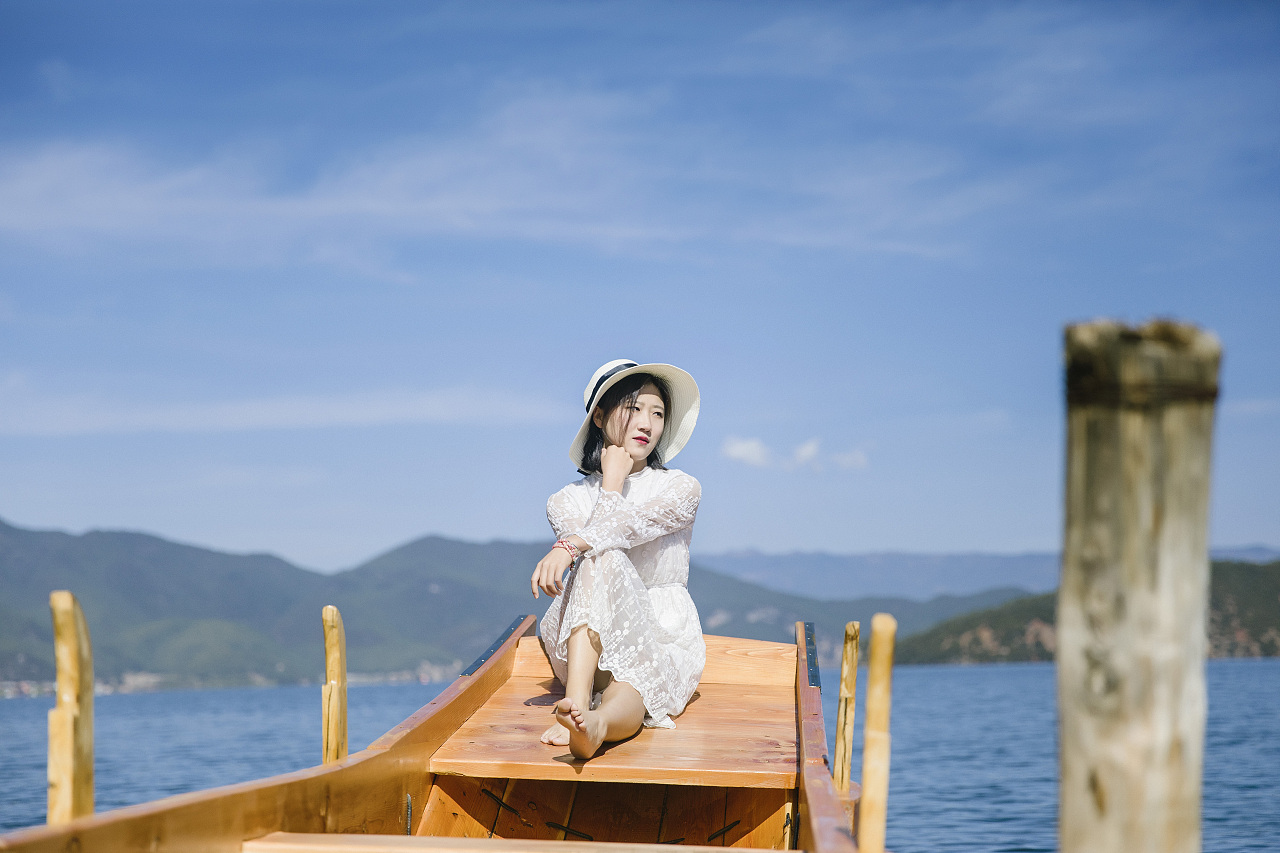 泸沽湖最美人物照图片