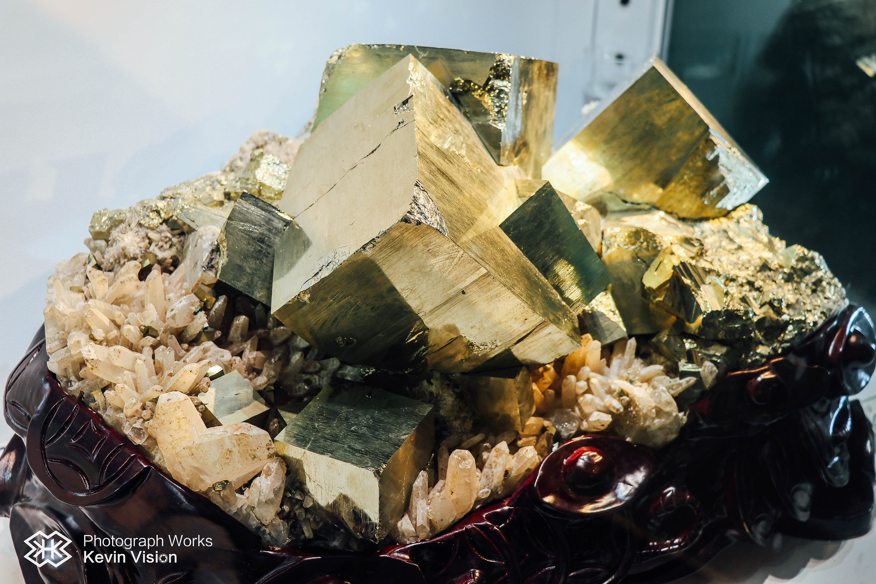 摄影| 矿物展上的奇珍异石,感叹大自然的鬼斧神工!