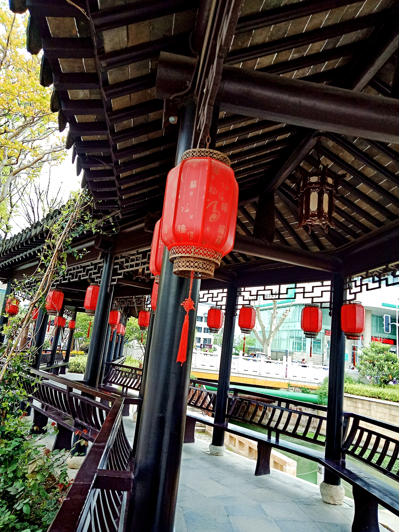 大红灯笼高高挂