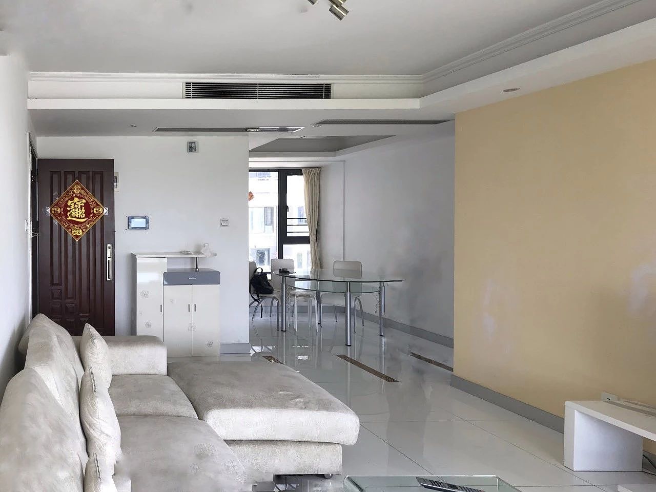 白色无压感的家