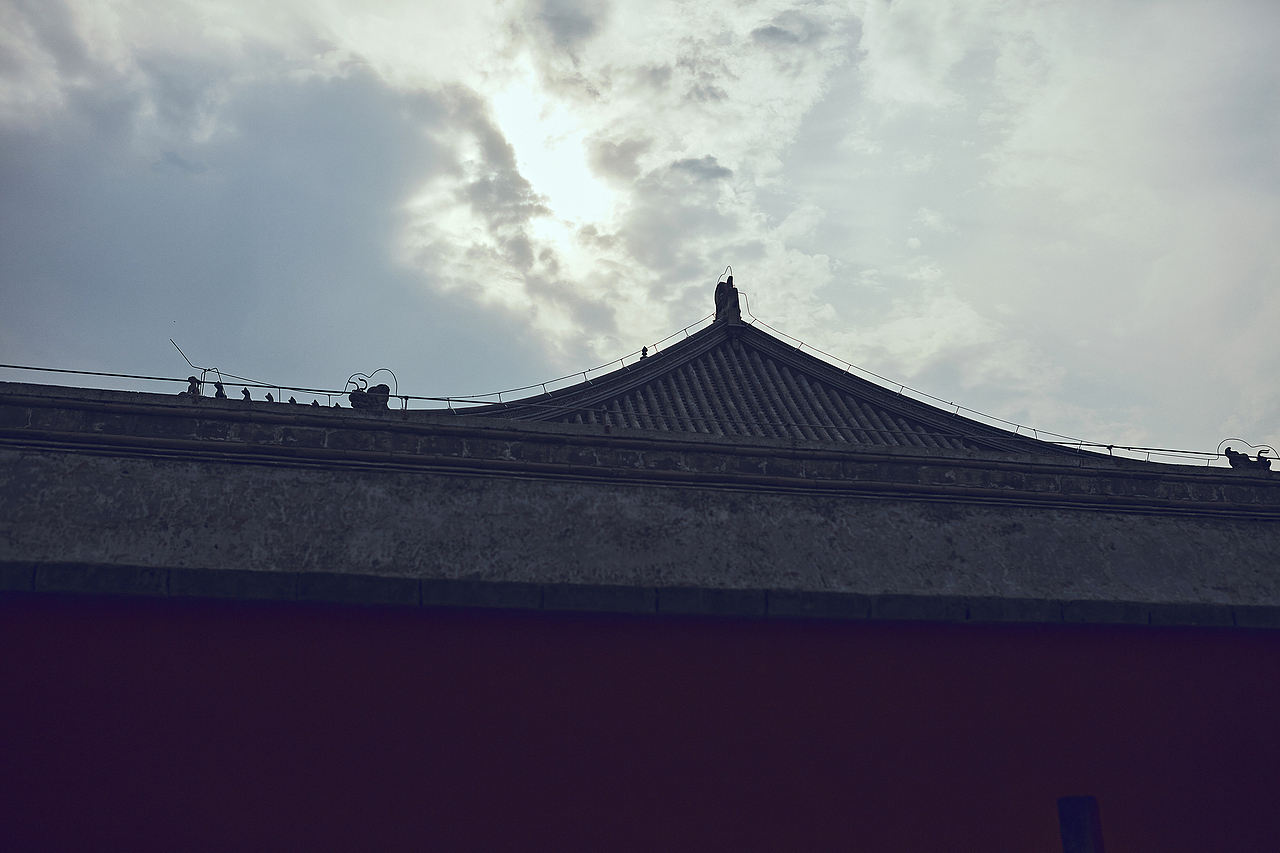 拜托你亲爱的朋友啊，请你一定要笑，一定要比出耶！