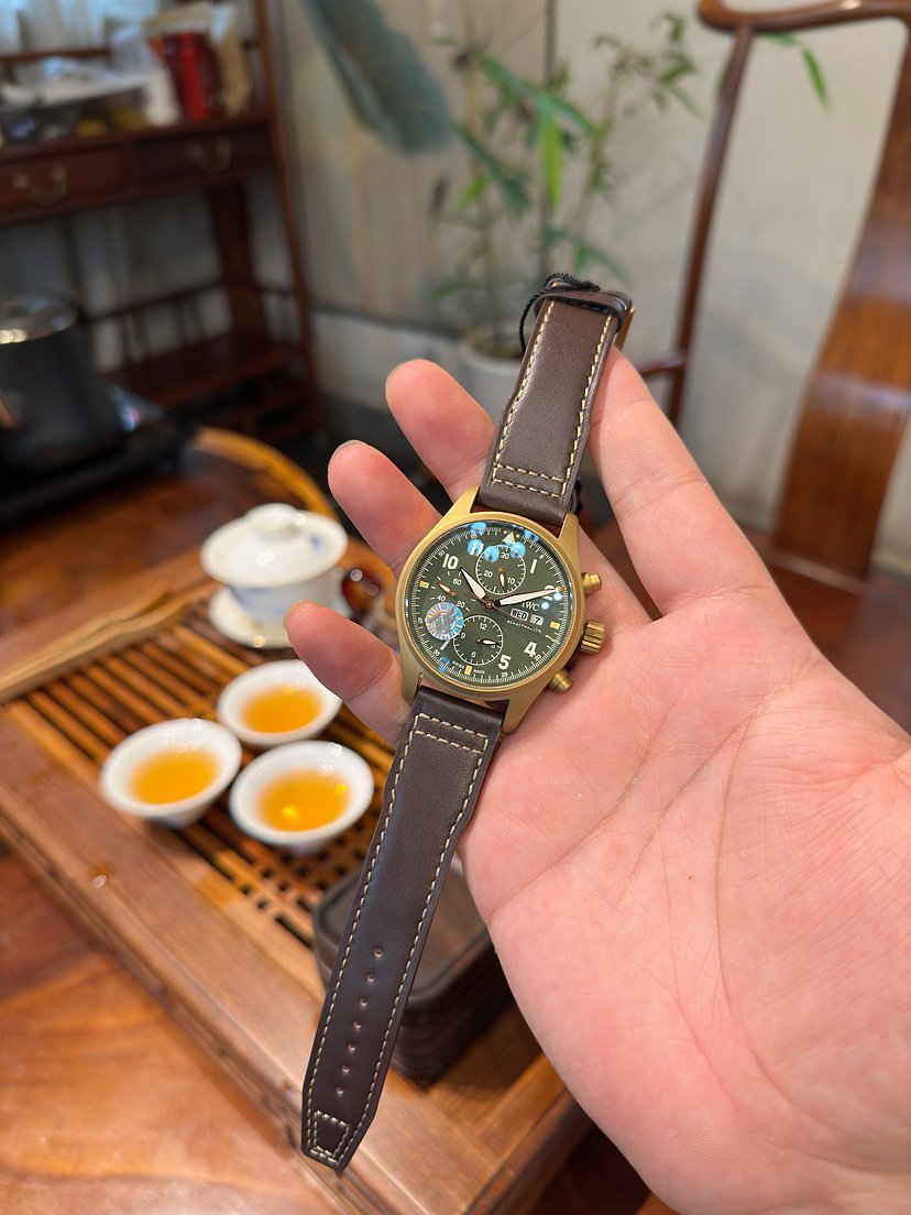 IWC万国喷火战机飞行员计时腕表