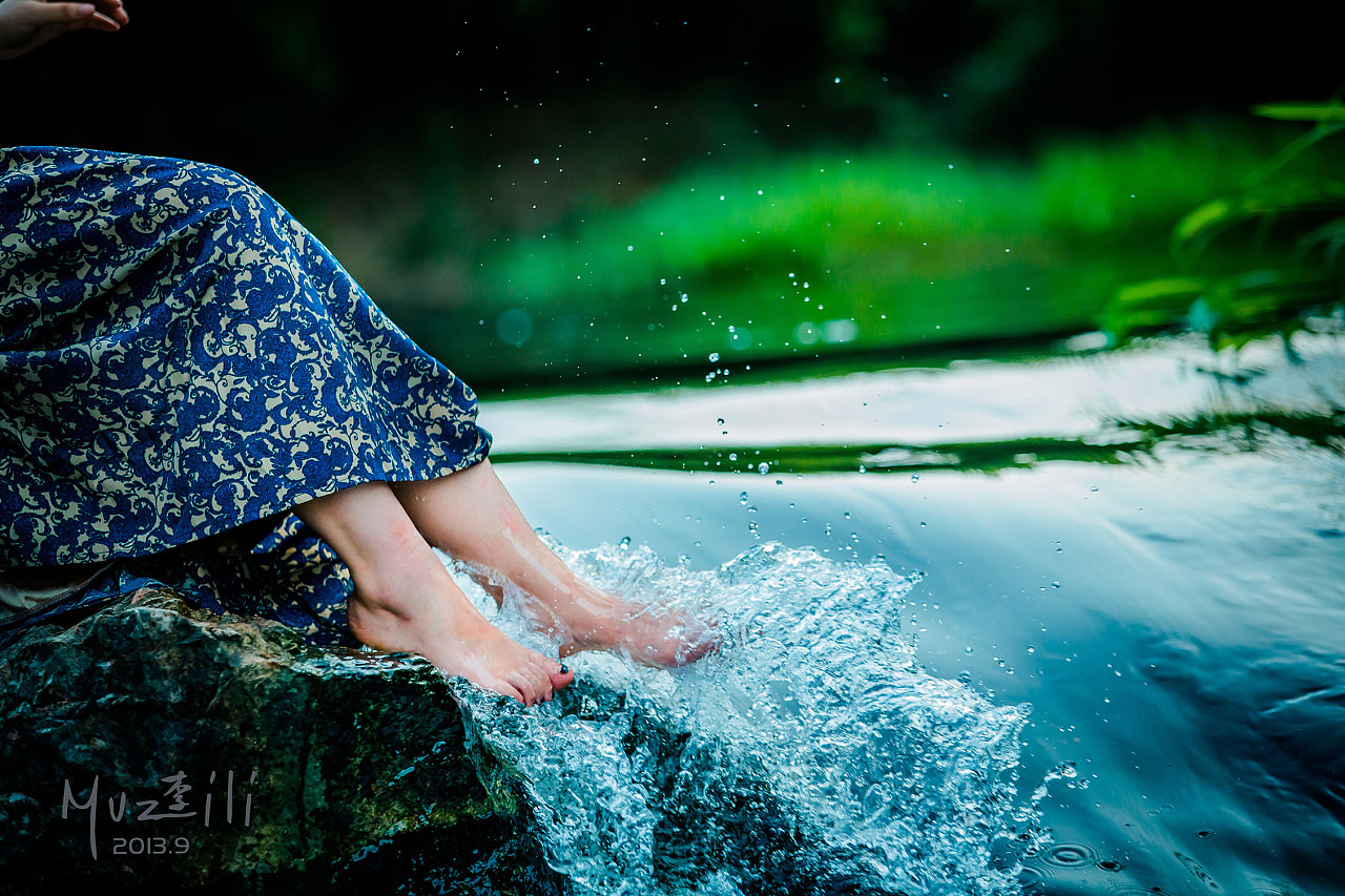 初秋天,女人,水.