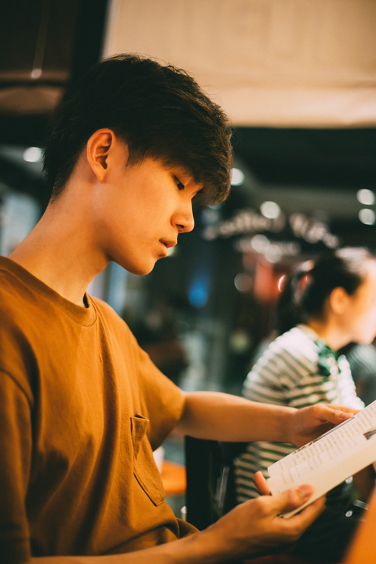 在西西弗书店看一整晚书