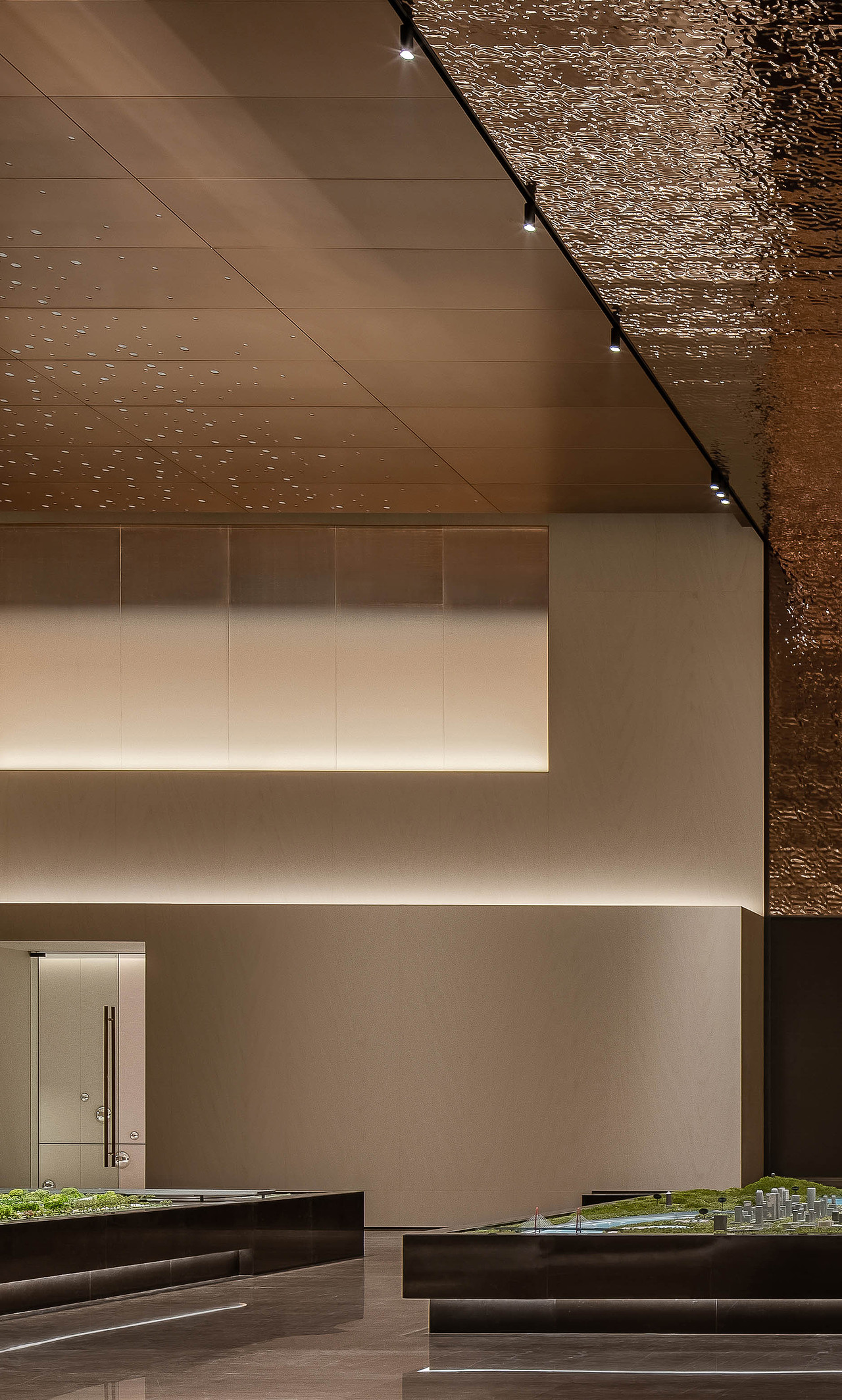 由单一的视觉感受,转化为生活的场景营造,以理性思维构筑感性世界,艺术化诠释别样的数学浪漫。如探戈的互相角力,进与退间收放自如,触发情感的爆点,突破尺度的束缚,构造一个充满活力的无界场域。