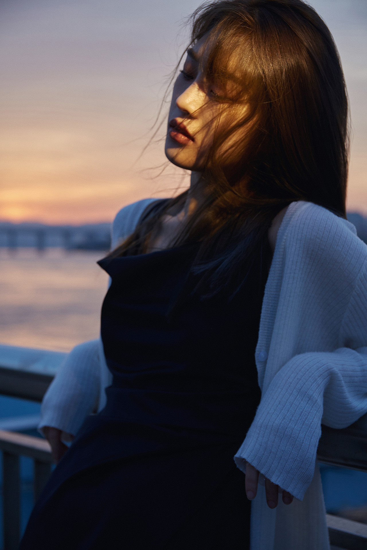 傍晚的天空 有的时候也是蓝色的（图ZMjU3MDI0ODMy） - 人像摄影 - 站酷设计师郑宇侃原创素材 - 站酷ZCOOL