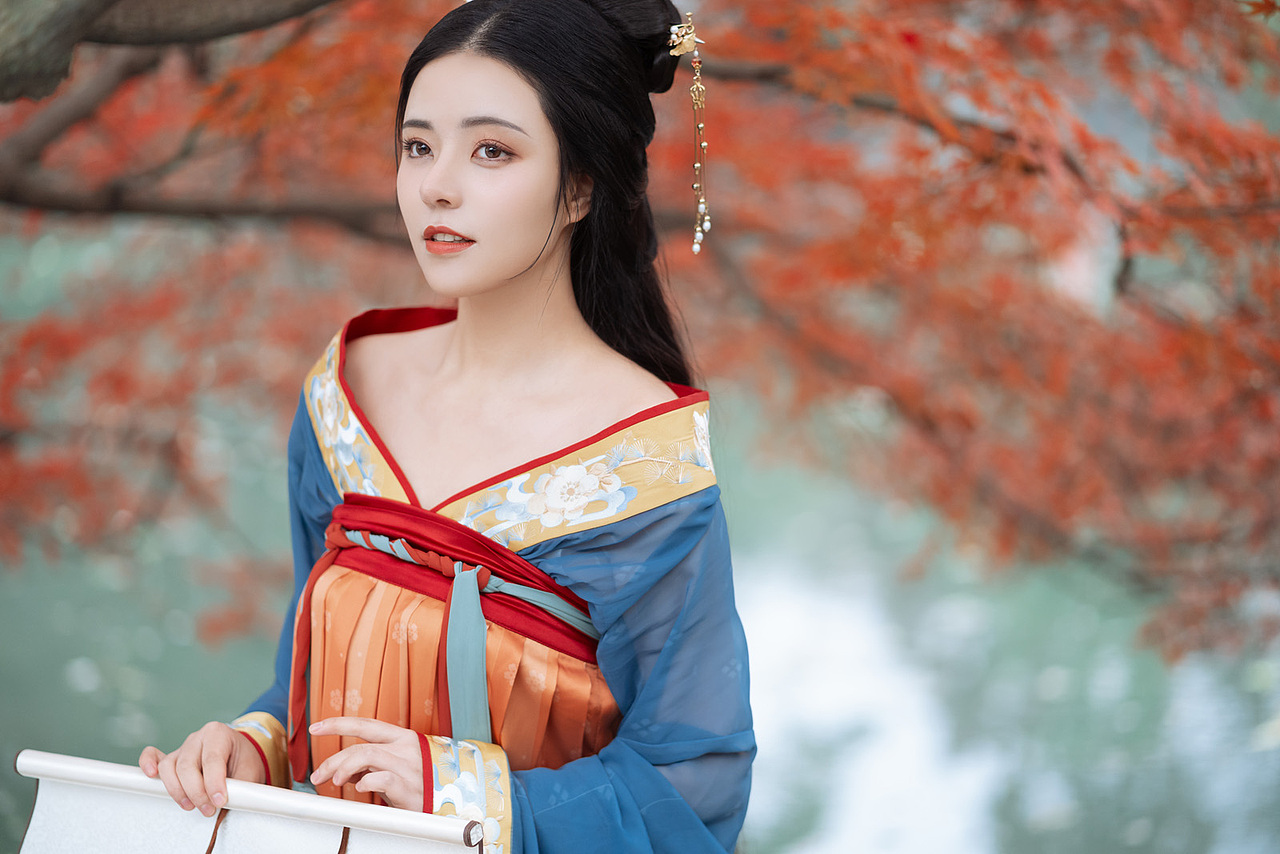 【汉服摄影】深意总迟解,将爱却晚秋