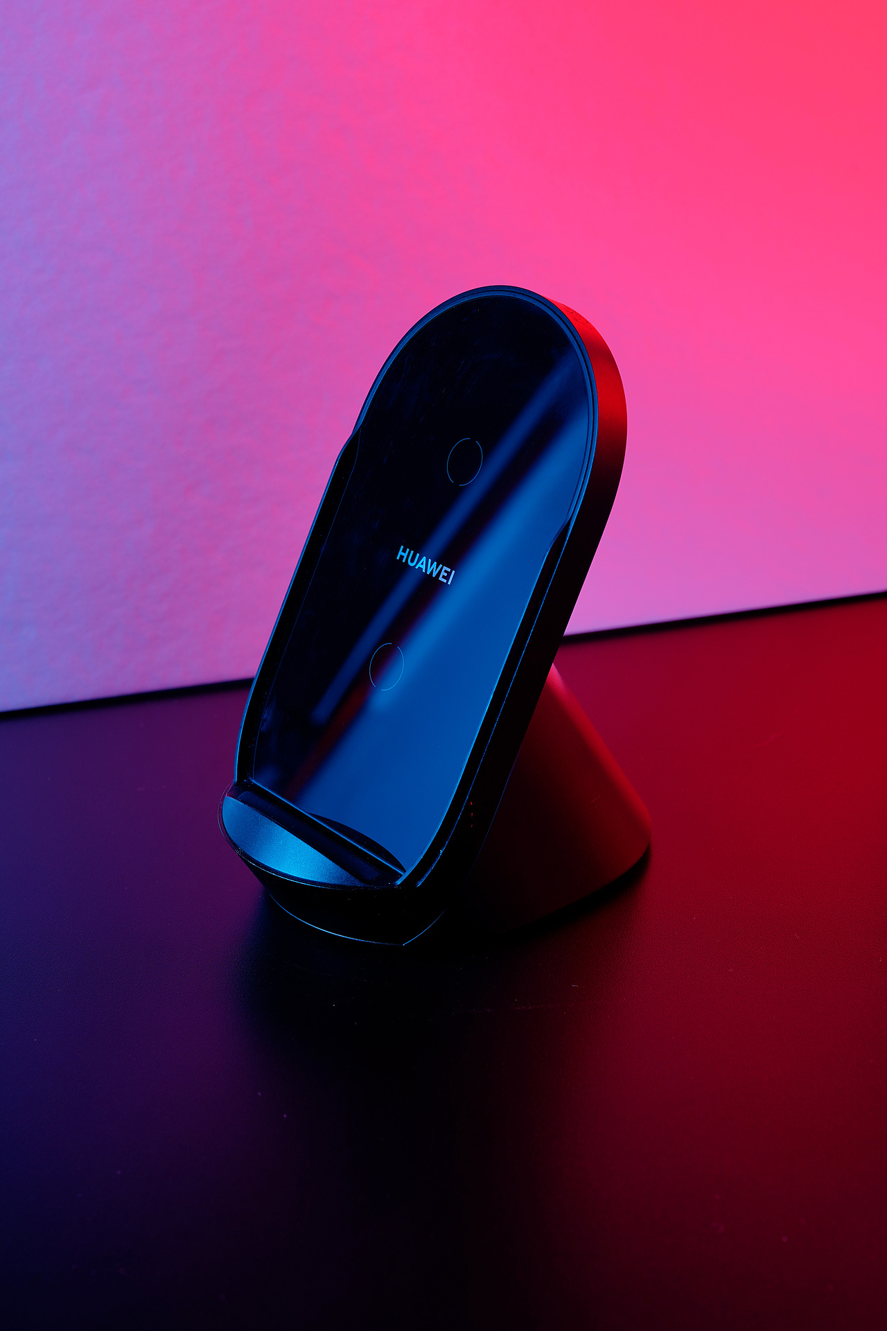 鼠标拍摄 电商摄影 引闪器拍摄无线充电器拍摄红蓝色调