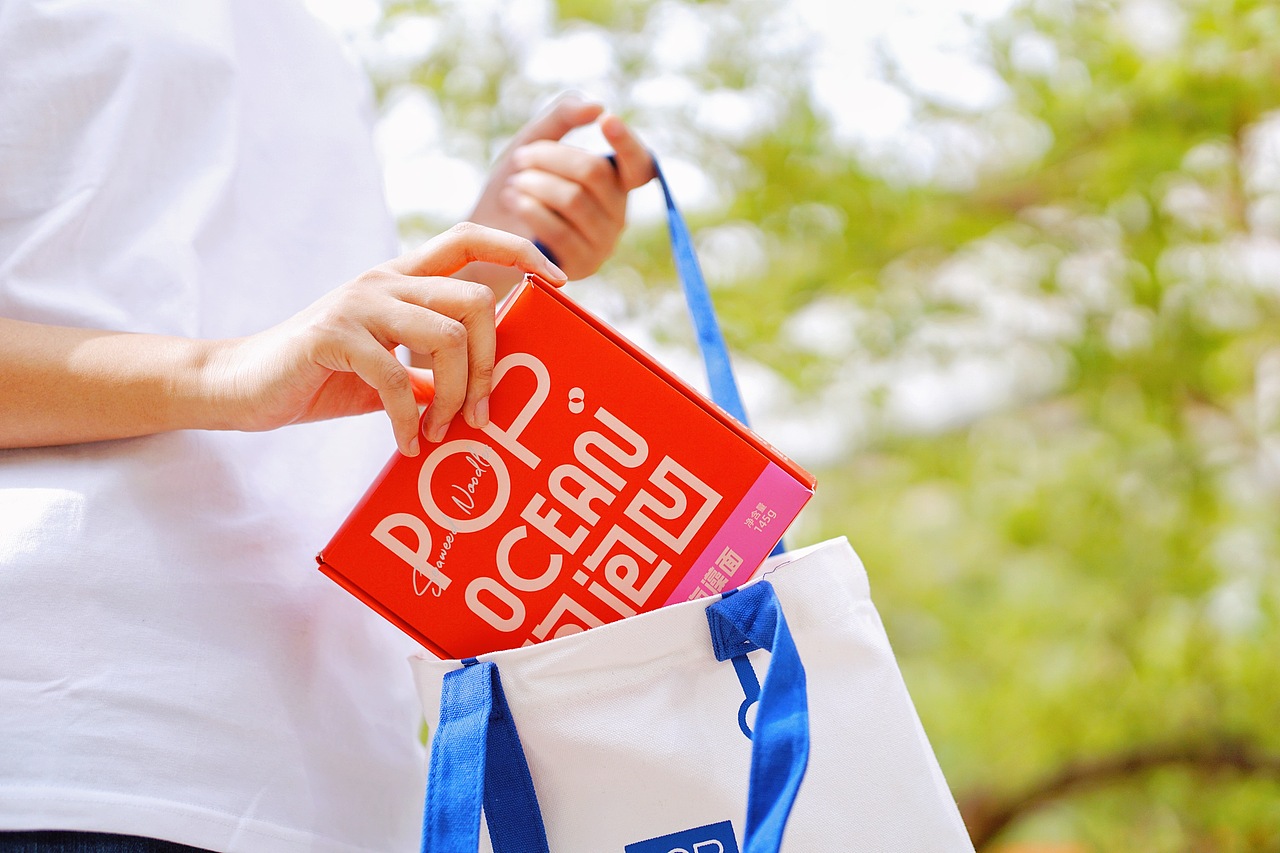 《POPOCEAN》品牌设计—深海O脂海藻面,宵夜黑科技。