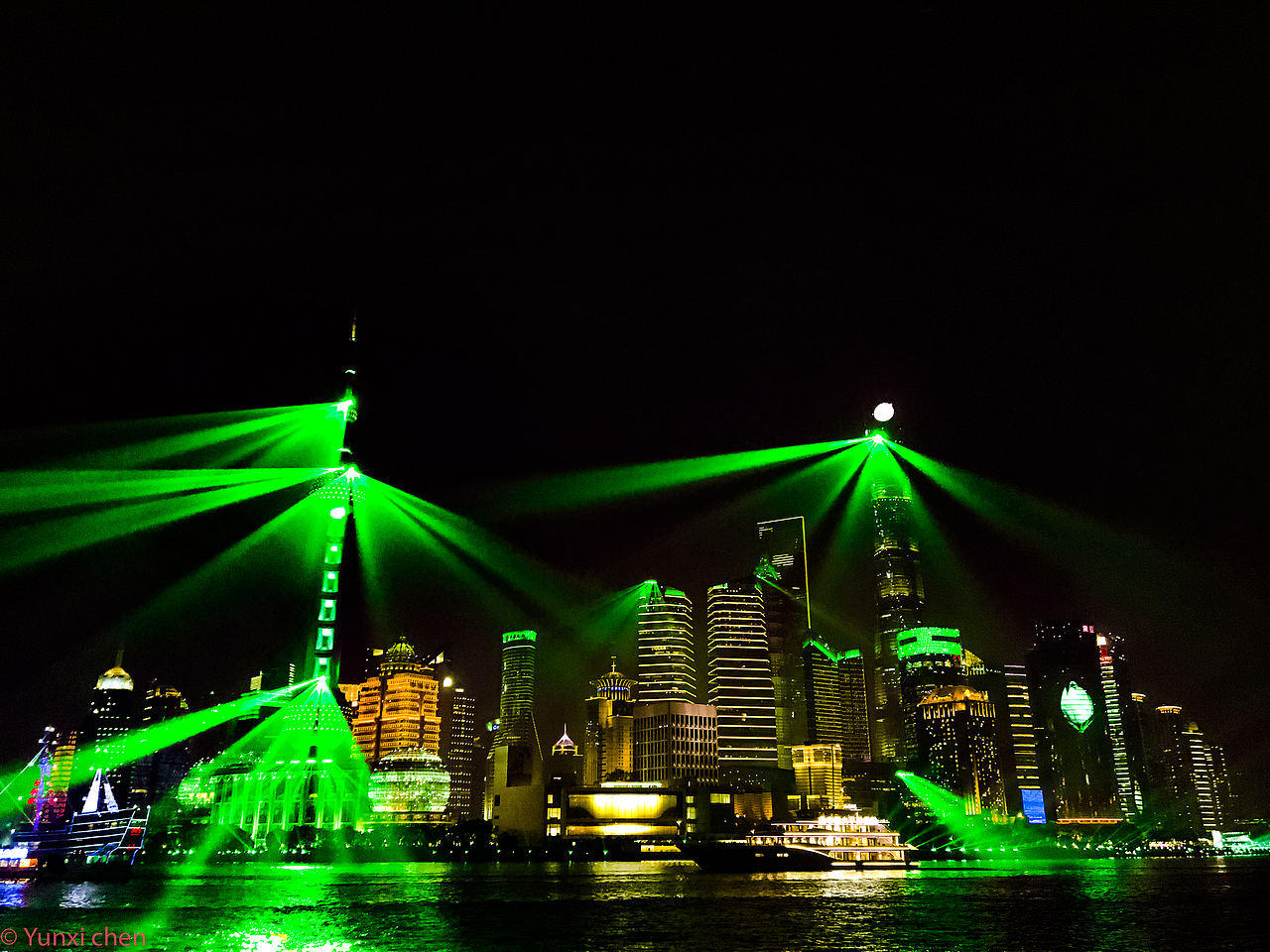 进博外滩灯光秀