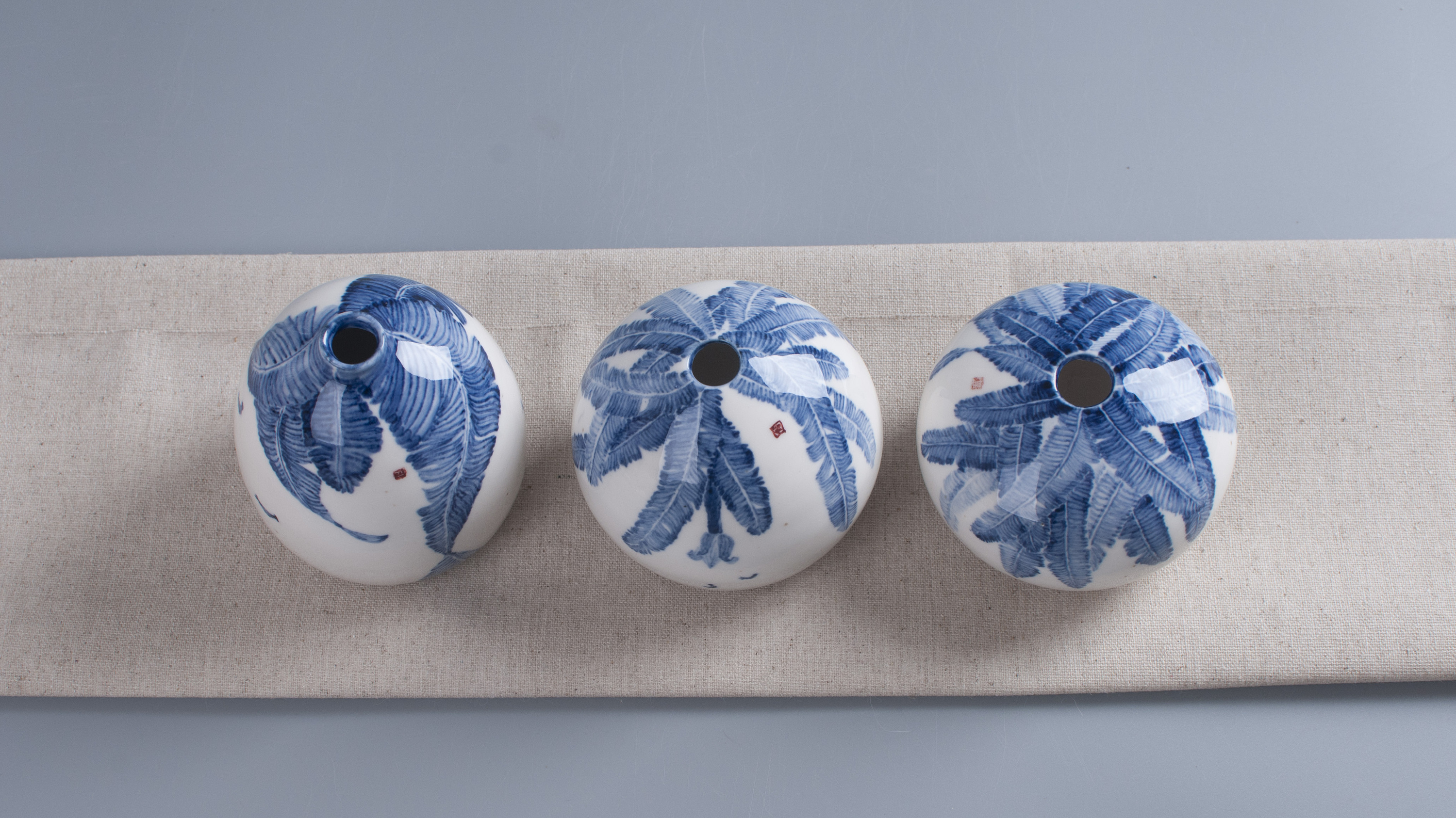 陶艺芭蕉弄叶釉下彩青花芭蕉叶花瓶