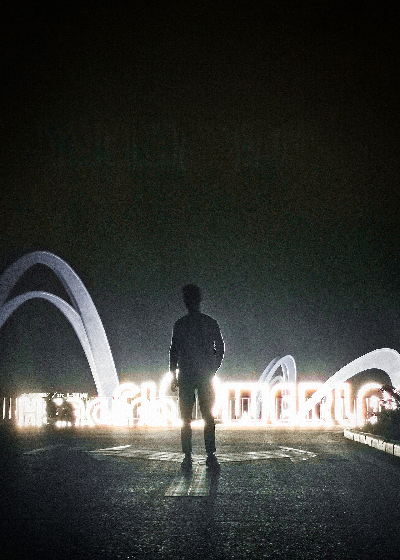 梦里的现实浪潮。