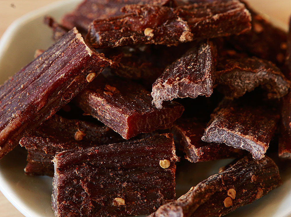 此款精品风干牛肉都是一块块挑出来的上等好货.干度高达90%.