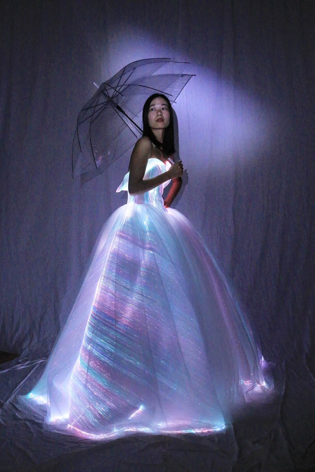 发光婚纱