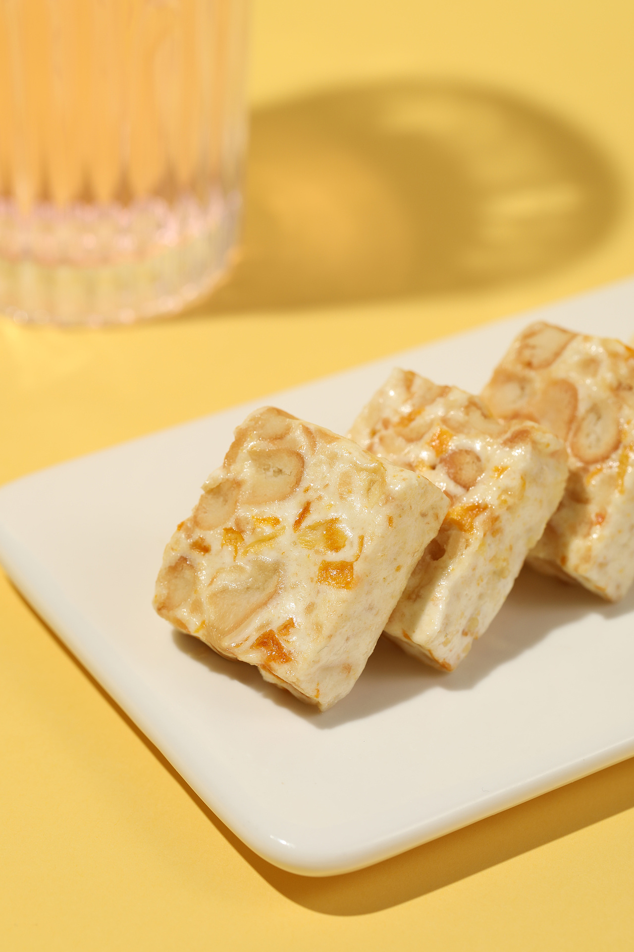 雪花酥，锅巴，香脆饼，薯条拍摄（图ZMjkwMzAzMjEy） - 产品摄影 - 站酷设计师唯薇安A原创素材 - 站酷ZCOOL