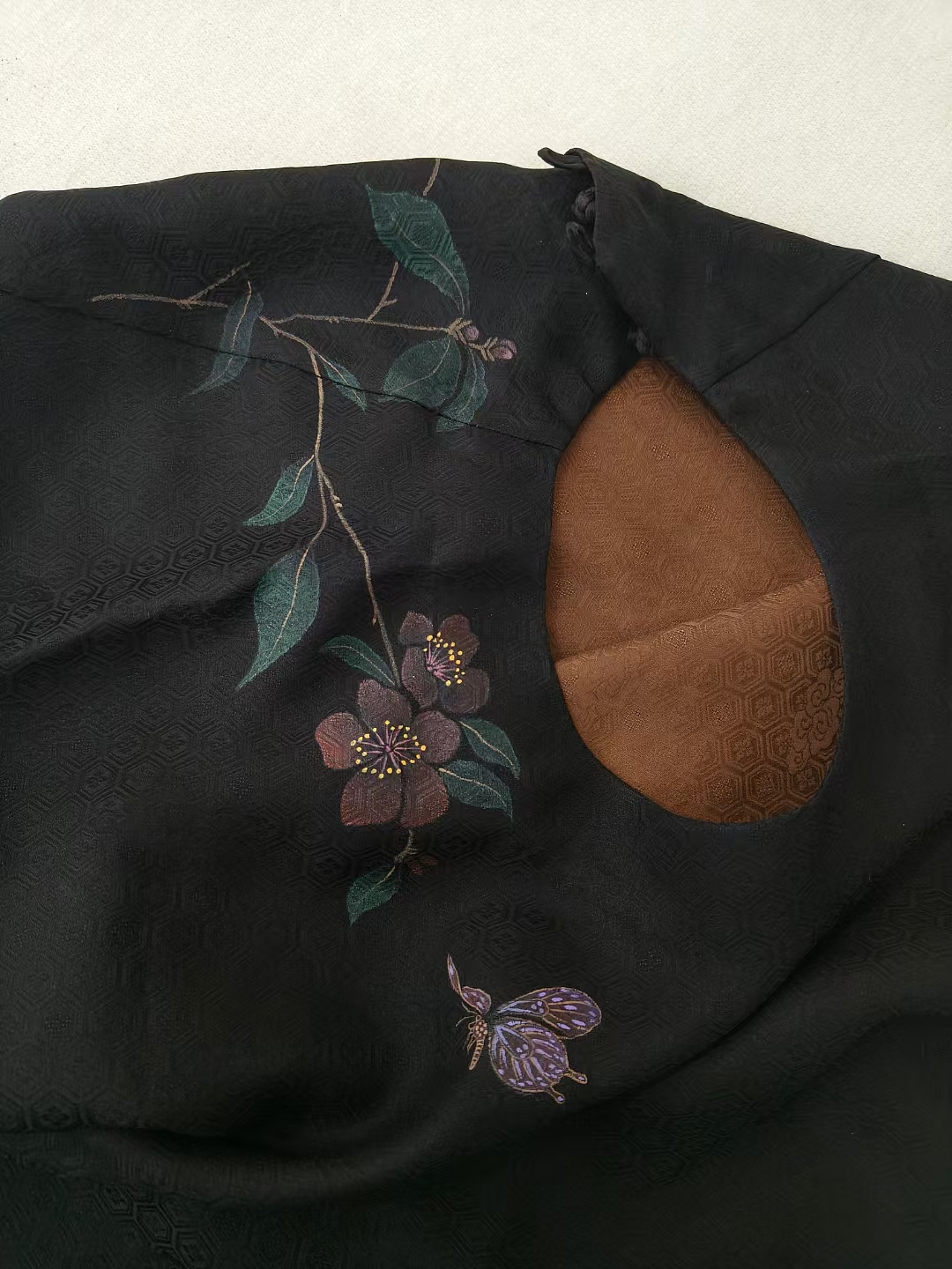 香云纱上面的服装手绘