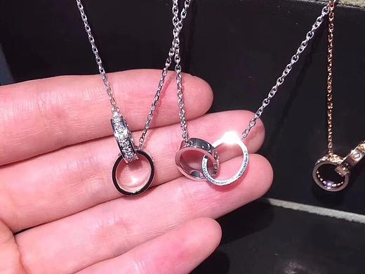 卡地亚双环项链细节图欣赏？卡地亚双环带钻项链多重？