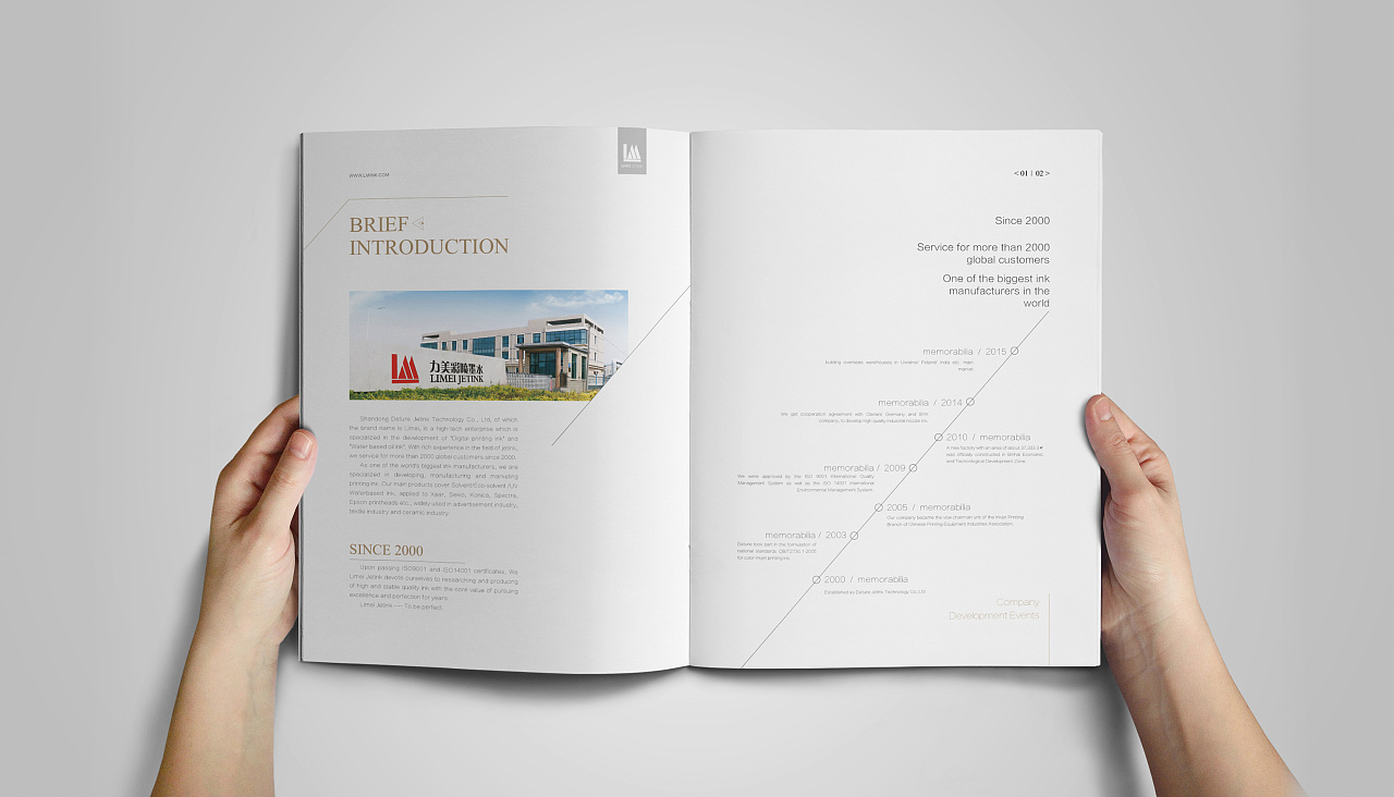 白色简约英文画册