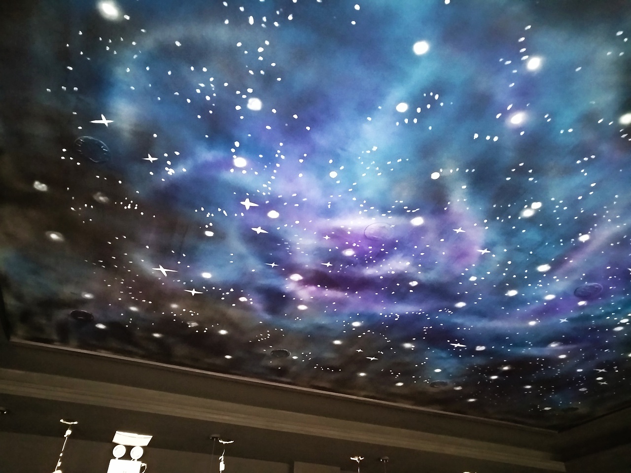 燥脾气精酿啤酒轰趴馆星空顶喷绘