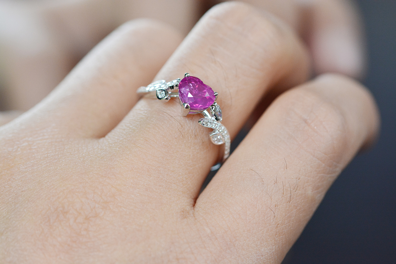 为你而作|彩宝红宝戒指