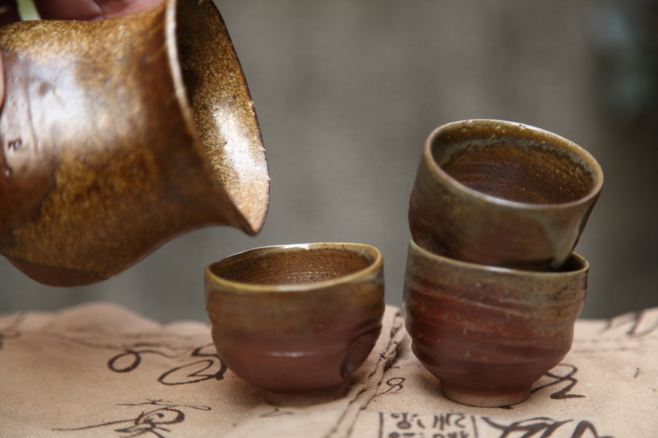 以前学陶做的陶器（荣昌陶剔化妆土）|手工艺|工艺品设计|醉正川 - 原创作品 - 站酷 (ZCOOL)