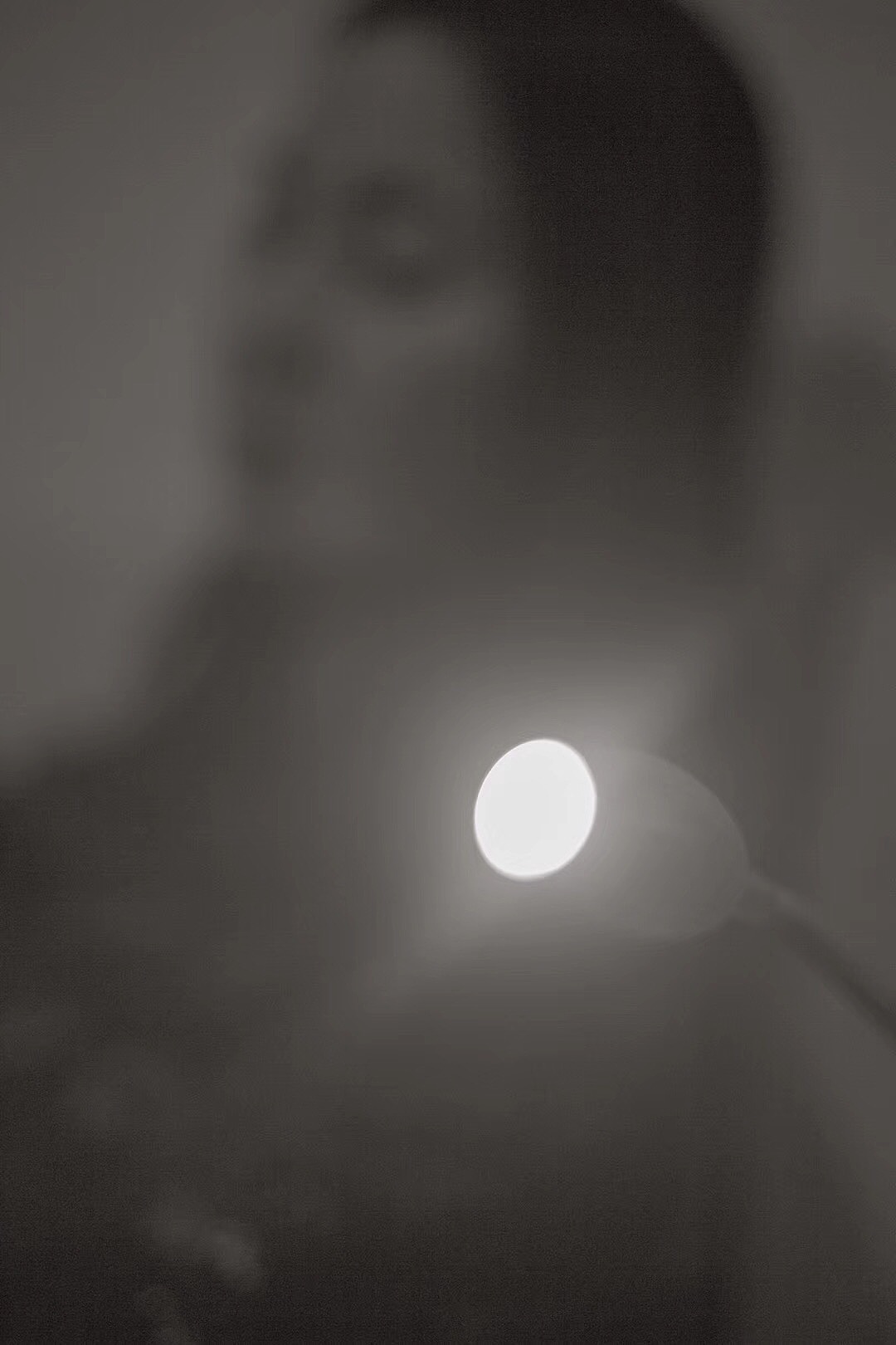 我看见 有些人孤独的很明显