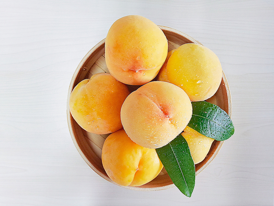 第一次用手机拍黄桃,效果还不错哦!