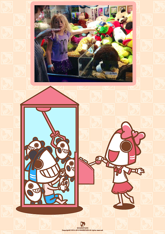 #一场对娃娃机的报复# 又是美国，一名小萝莉对抓娃娃机进行了完美的报复。在游乐场玩抓娃娃屡战屡败后，小萝莉一怒之下利用身材优势钻进机器，并把里面的娃娃挨个扔进出口送给路人。萝莉一边送娃娃一边问：“你要哪个？好嘞！”对这位善解人意的女汉子，小鲨只想说：干得漂亮！