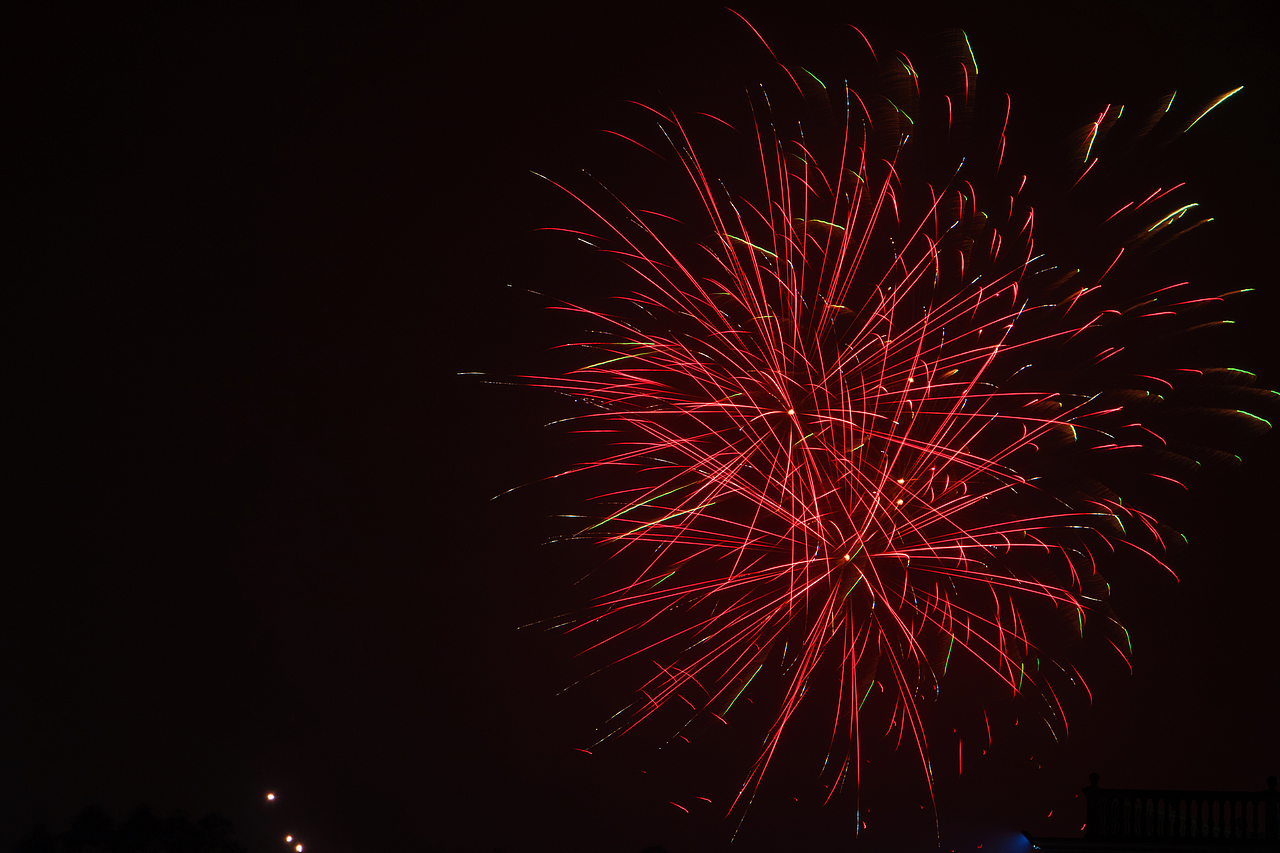 烟火向星辰,所愿皆成真。