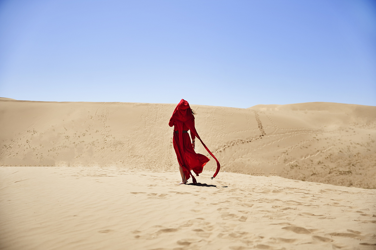 在沙漠中拍照穿的超好看（上镜）的衣服有哪些风格？ - 知乎
