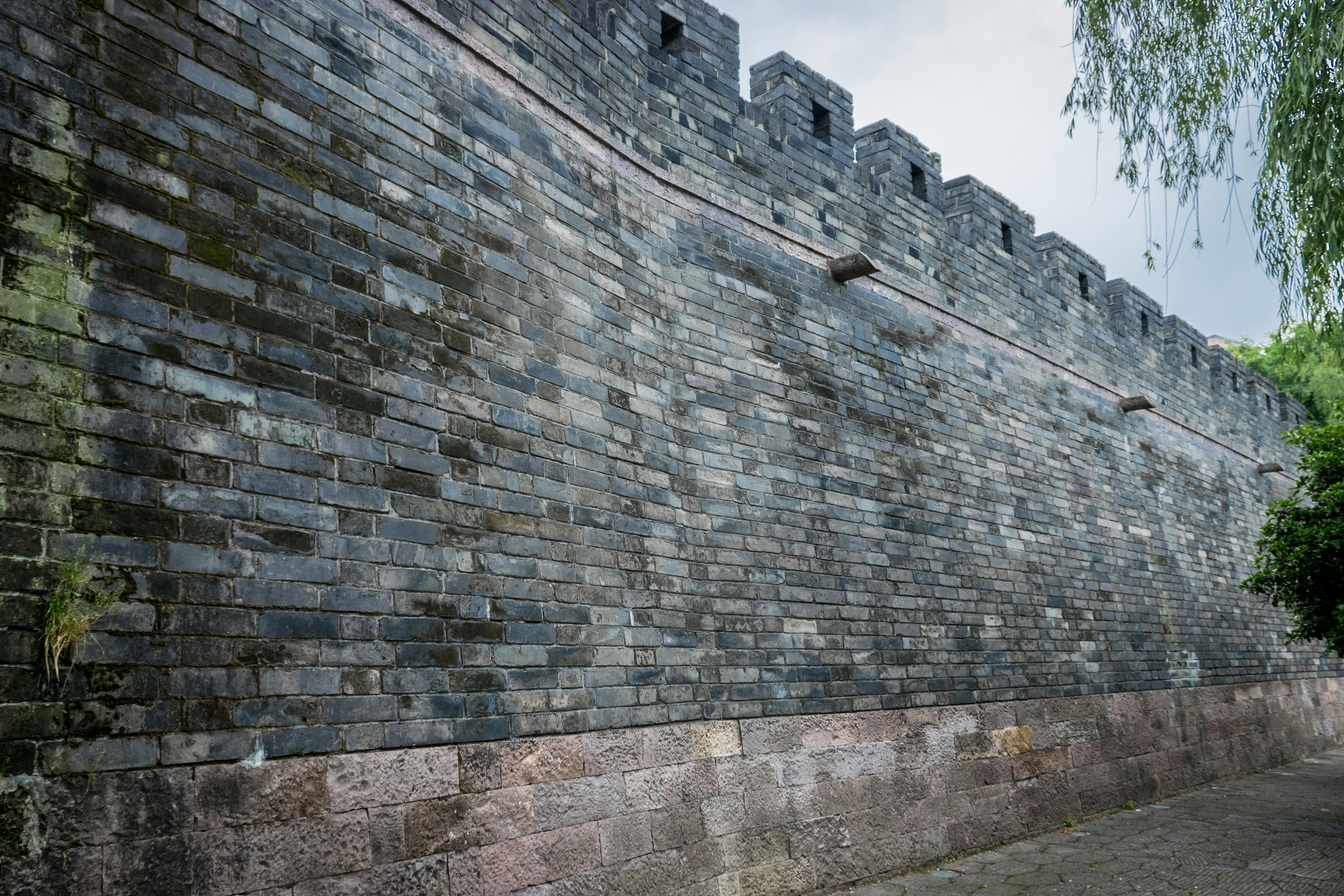 我国南方保留最完好的古城墙之一，关羽曾经在此镇守6年_荆州