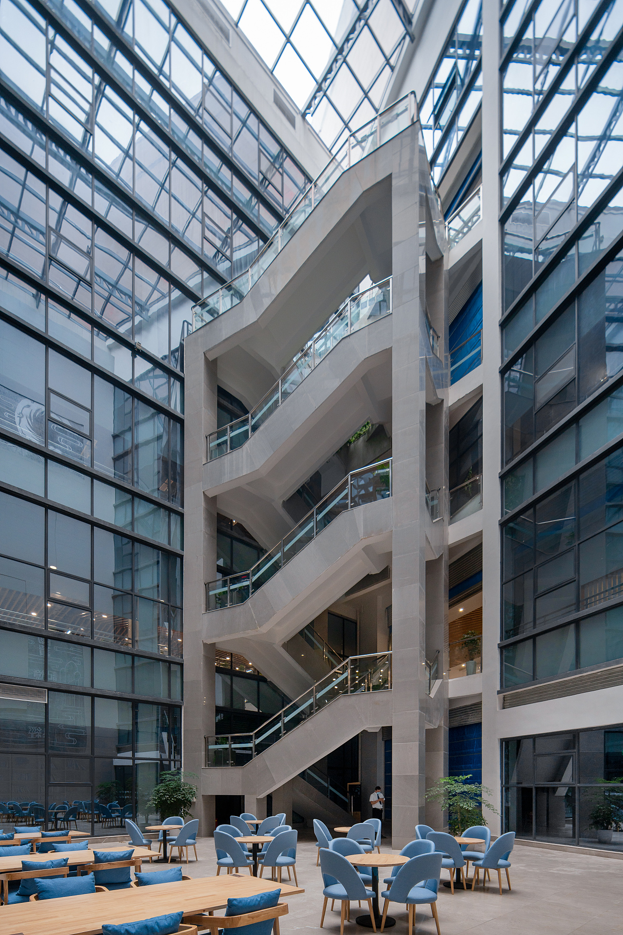 空中横向悬挑成都金牛区图书馆及外化成中学