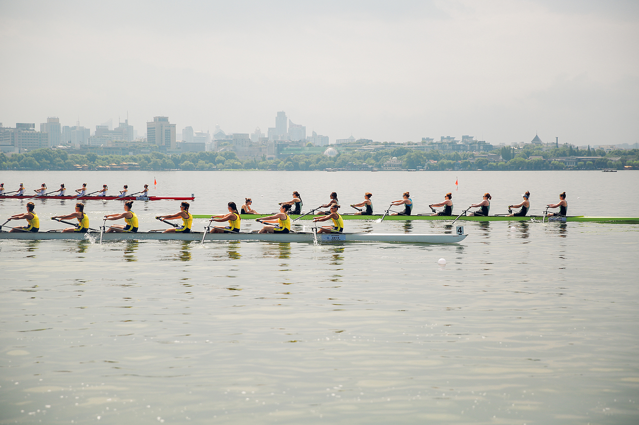赛艇队还是男模队