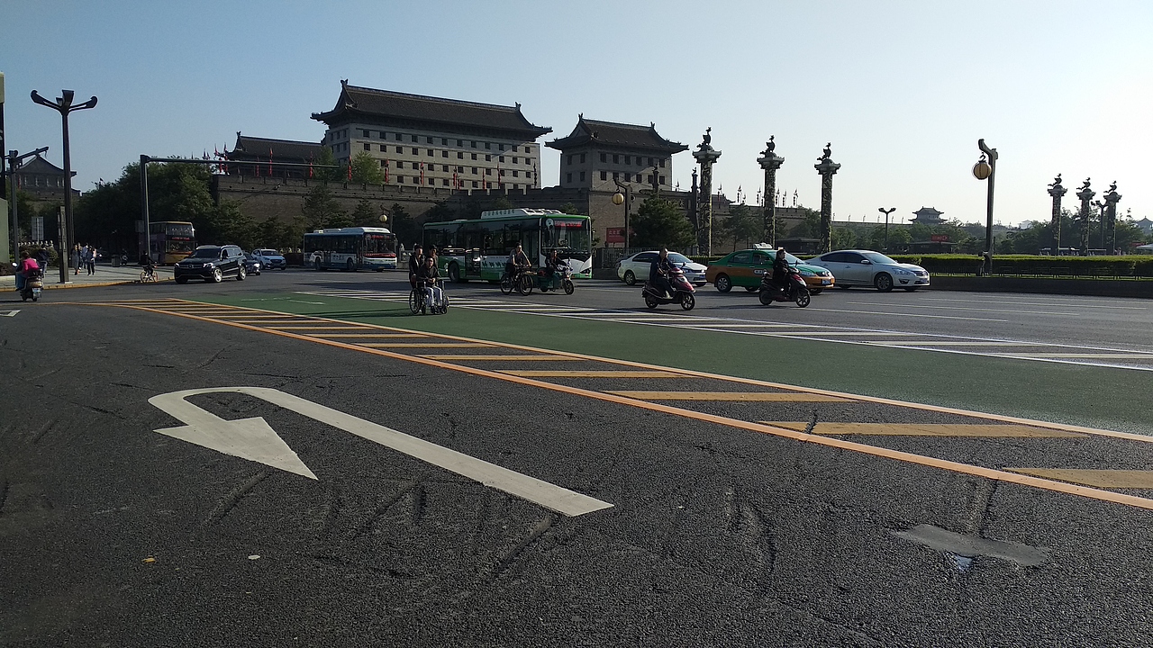 手机摄影《城墙下的风光》（图ZOTU4MDI1ODA=） - 环境/建筑摄影 - 站酷设计师街尾熱吻原创素材 - 站酷ZCOOL