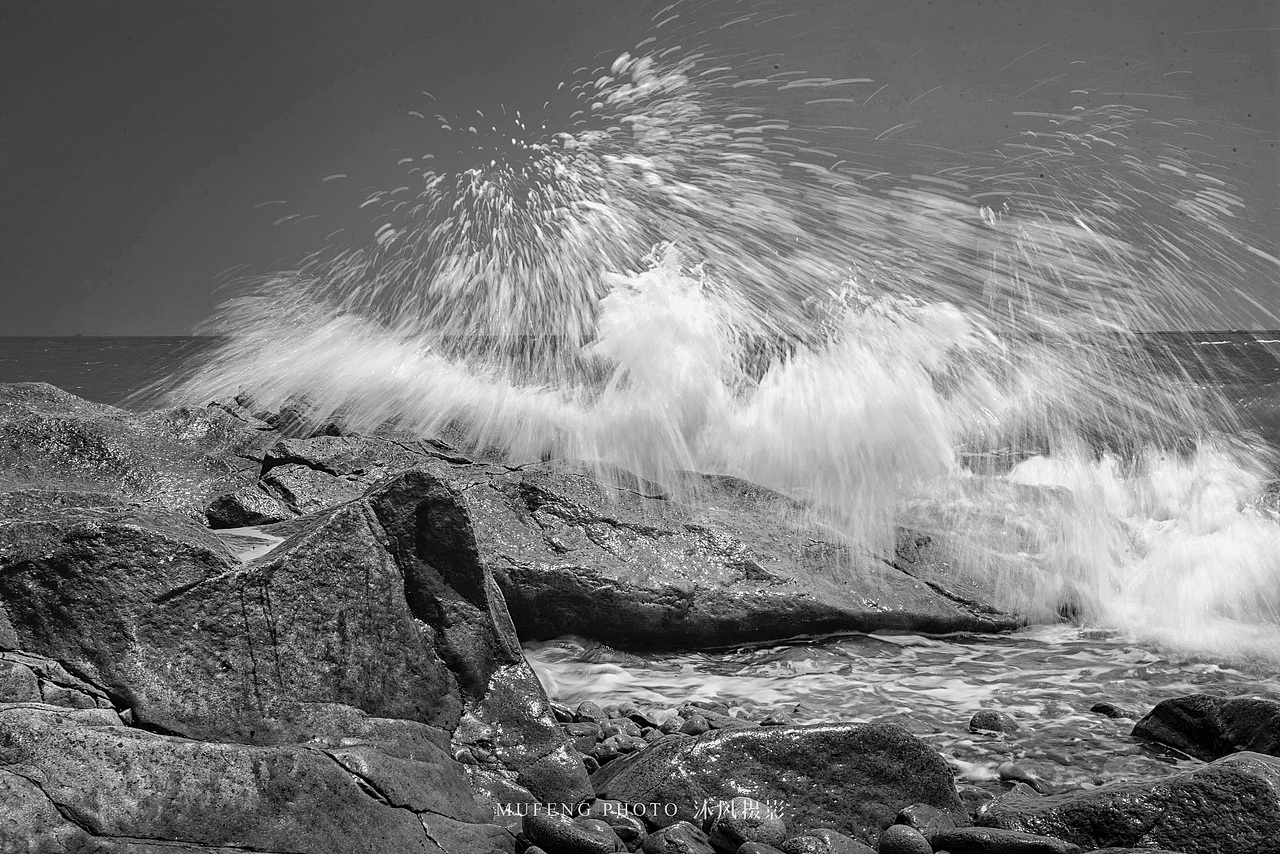 黑白浪花摄影之惊涛拍岸