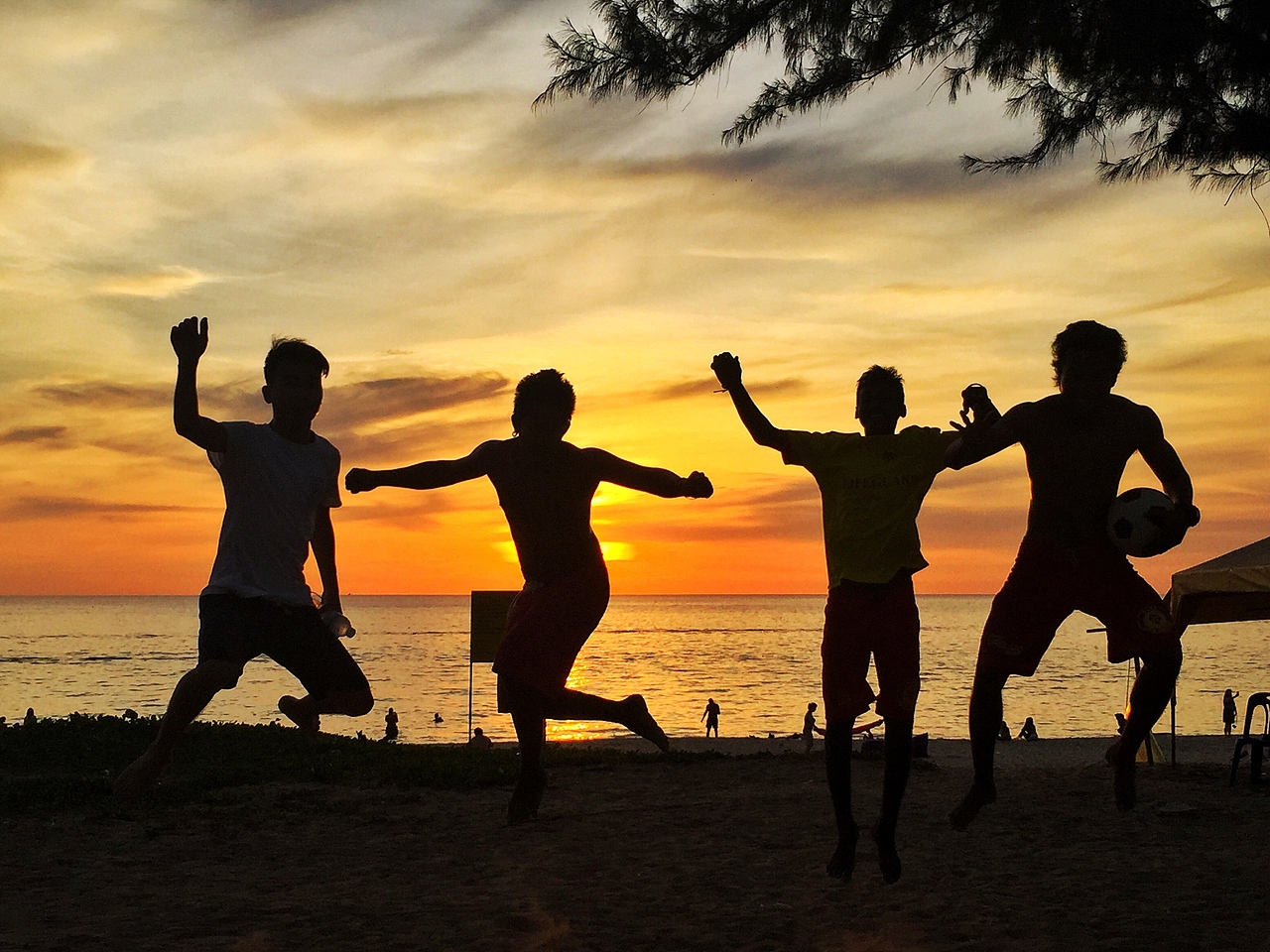 《 泰国 | 卡伦海滩 》浪漫&休闲的夕阳下