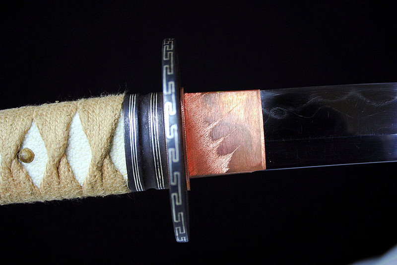 F-铁地嵌银丝黑漆鞘打刀