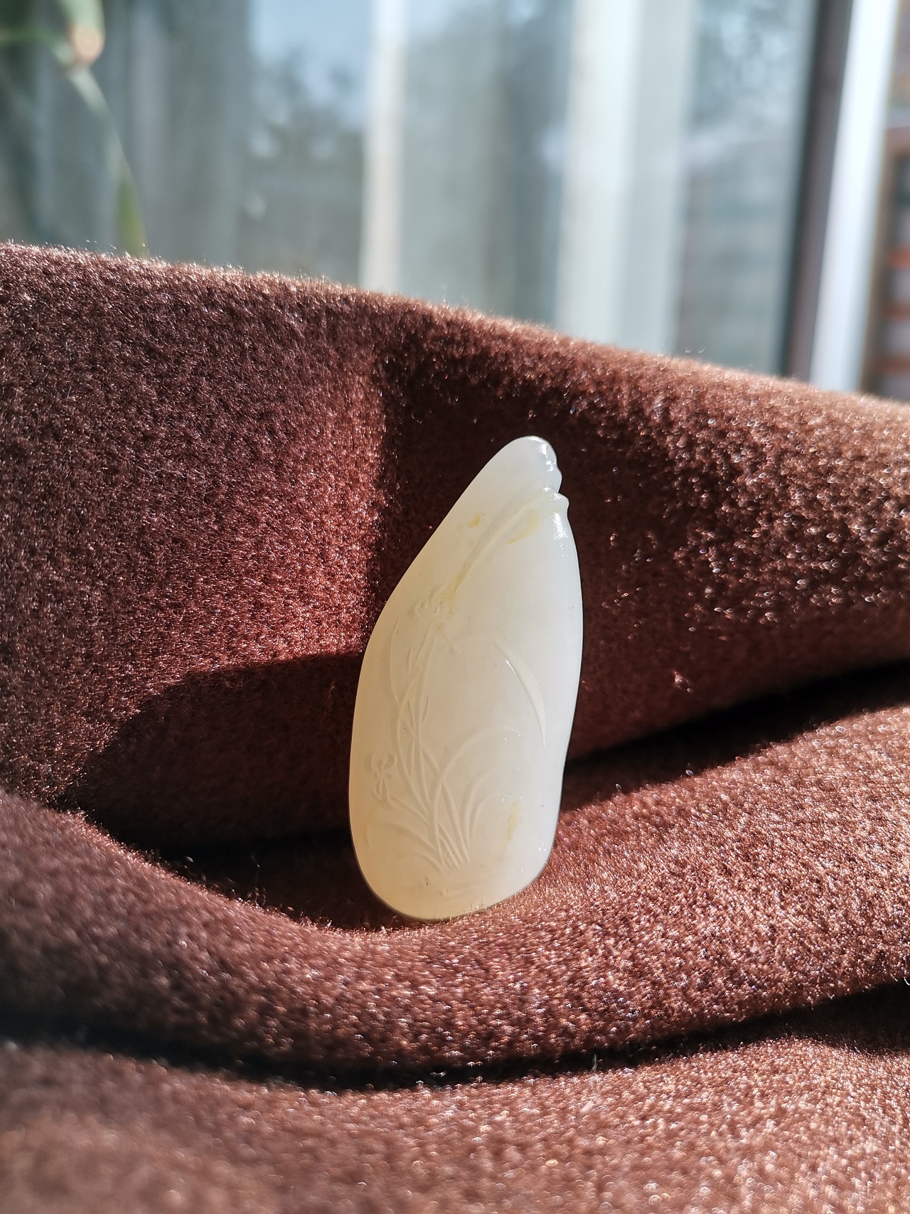 新疆白玉籽君子兰花蕙质兰心挂件阴刻玉雕象原玉雕作品